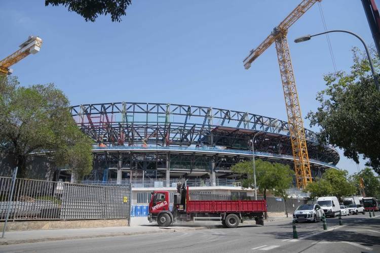 世体：巴萨等待诺坎普改造的完工证书，球场部分开放&amp;容纳27000人